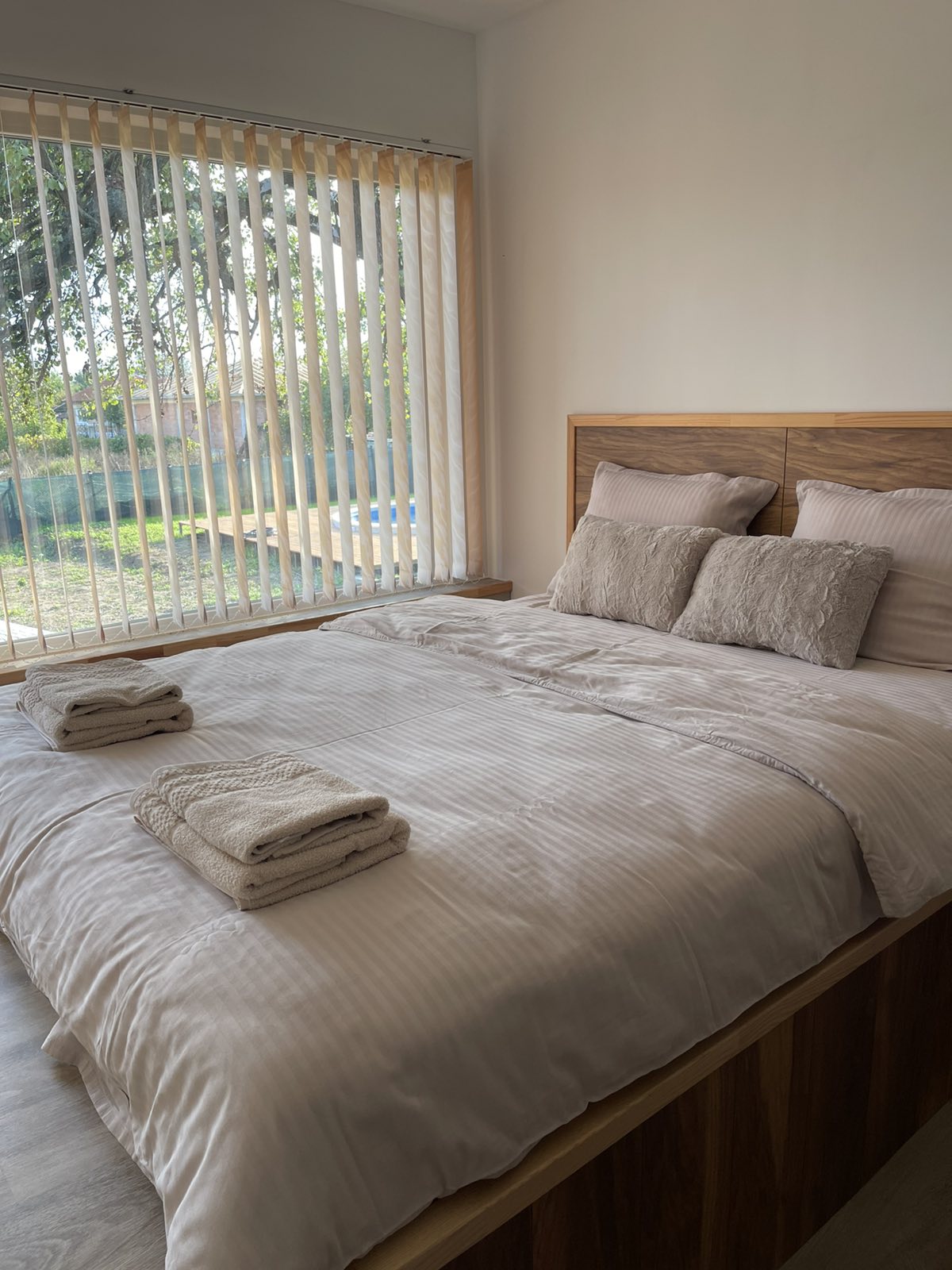 Спалня с меко осветление