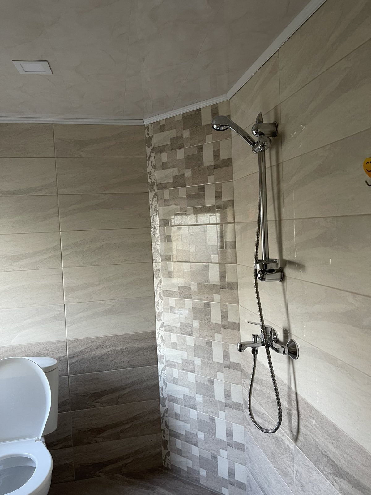 Модерна баня с душ кабина