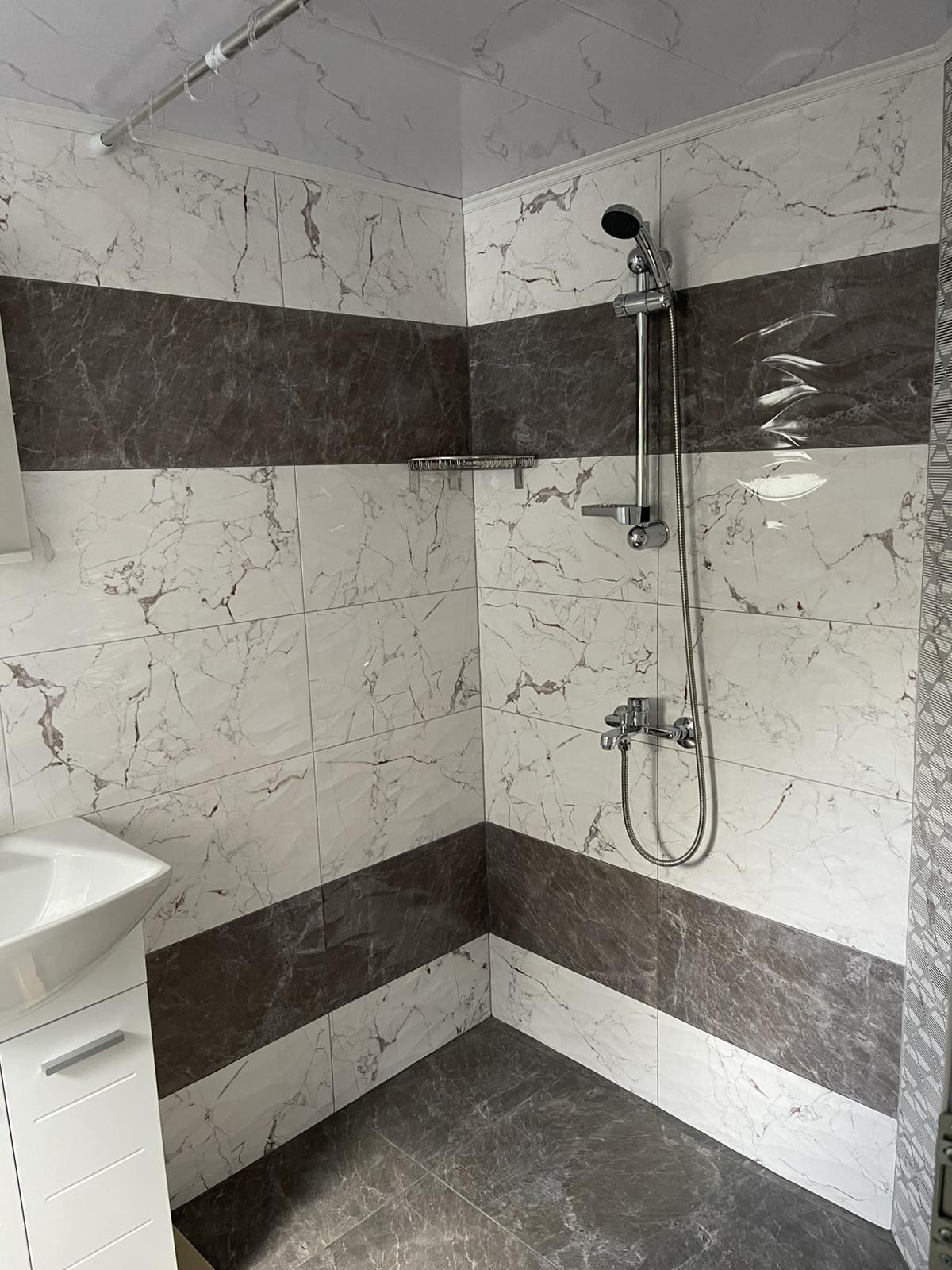 Спалня с нощни лампи