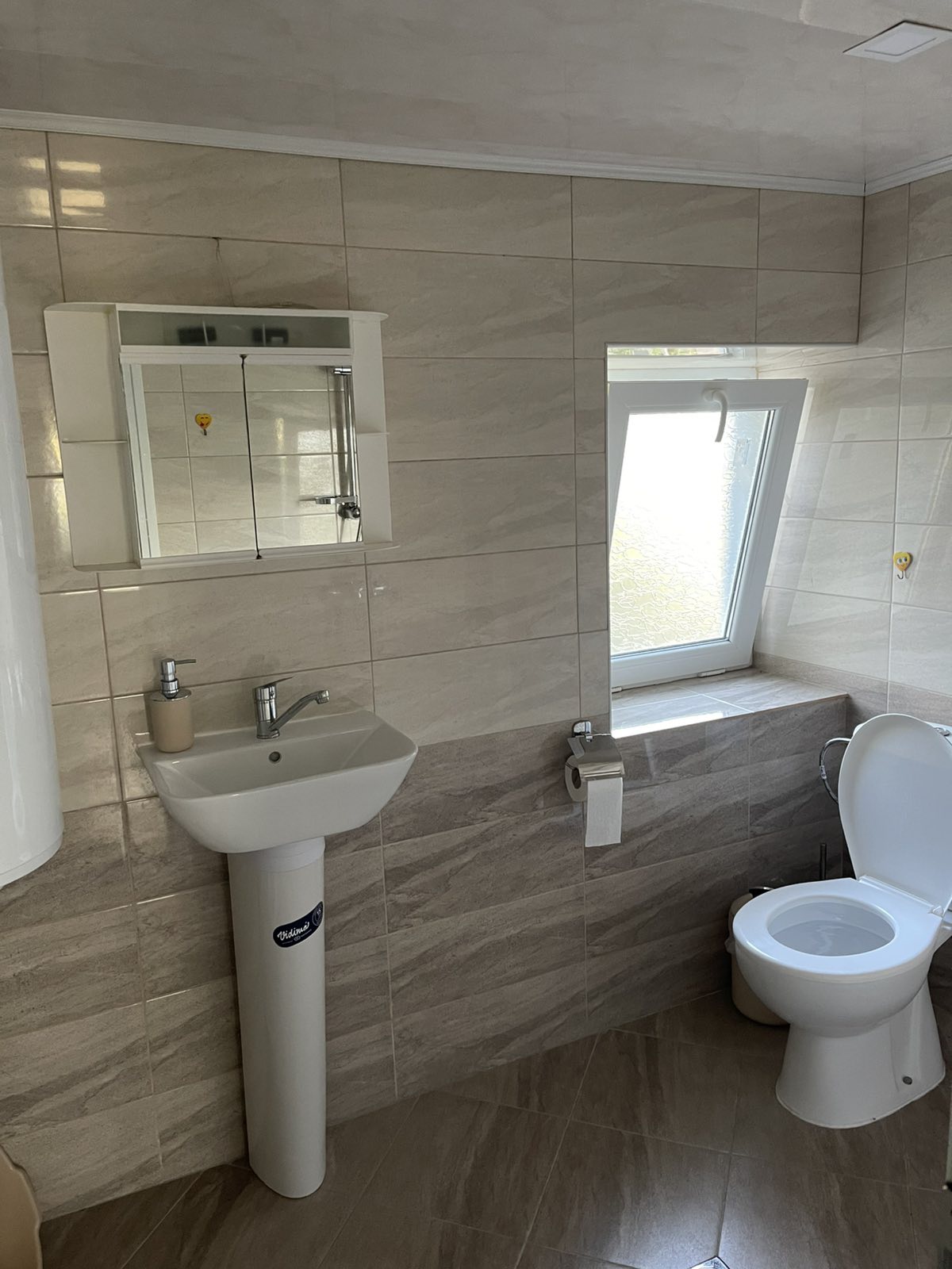 Баня с мивка и тоалетна